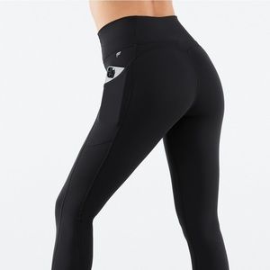 Fabletics Oasis High Waist Pocket Capri Leggings size small/6